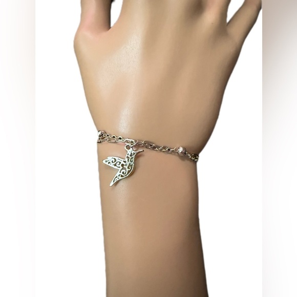 Elegant Silver Hummingbird Fashion Bracelet - Picture 1 of 2